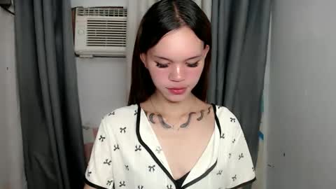 holy_maxine online show from May 30, 8:33 am