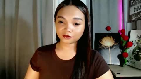 Snapshot of holy_shine chatting on May 3, 8:04 pm Bella online show from May 3, 8:04 pm