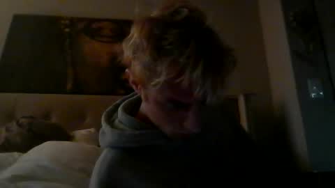 Snapshot of homelessblondie chatting on December 14, 12:16 am homelessblondie online show from December 14, 12:16 am