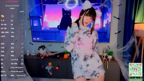 May online show from November 5, 5:02 pm