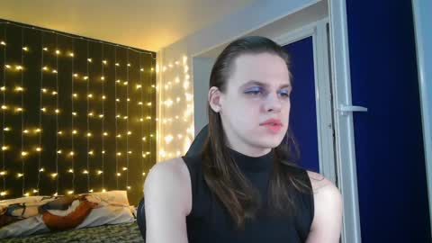 Honelints boyblonde hair AsterMIntfemboybrown hair online show from January 12, 7:10 pm