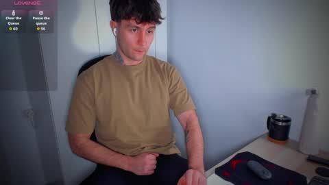 Snapshot of honestandrew chatting on March 23, 6:23 pm Andrew online show from March 23, 6:23 pm