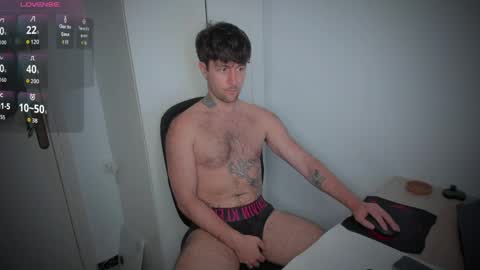 Snapshot of honestandrew chatting on June 7, 7:23 am Andrew online show from June 7, 7:23 am