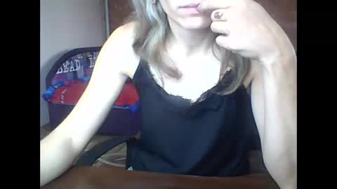 Snapshot of honey0bunny35 chatting on December 14, 8:02 am honey0bunny35 online show from December 14, 8:02 am