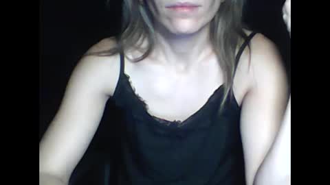 Snapshot of honey0bunny35 chatting on December 18, 7:52 pm honey0bunny35 online show from December 18, 7:52 pm