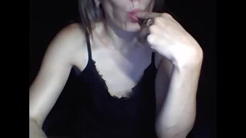 Snapshot of honey0bunny35 chatting on December 21, 9:04 pm honey0bunny35 online show from December 21, 9:04 pm