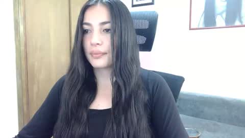 Honey Aynu online show from April 18, 7:07 pm