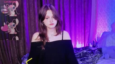 Snapshot of honey_bunnyyyy chatting on October 20, 12:44 am Lina online show from October 20, 12:44 am