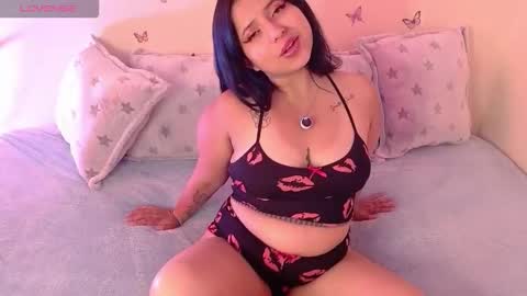 Snapshot of honey_buns_1 chatting on November 9, 10:46 am mimi online show from November 9, 10:46 am