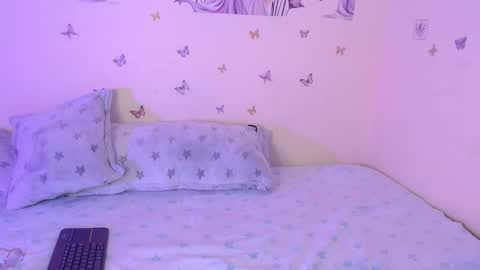 Snapshot of honey_buns_1 chatting on November 14, 11:53 am mimi online show from November 14, 11:53 am