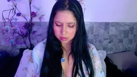 Snapshot of honey_buns_1 chatting on December 16, 6:02 pm mimi online show from December 16, 6:02 pm