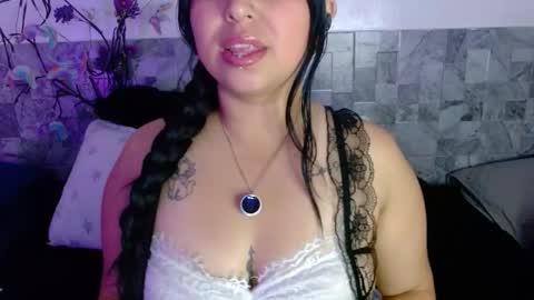 Snapshot of honey_buns_1 chatting on December 17, 11:16 am mimi online show from December 17, 11:16 am