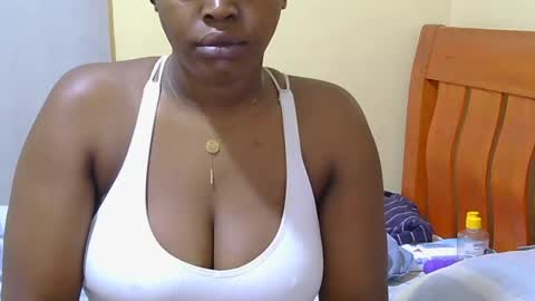 honey_caddy online show from June 18, 5:19 am