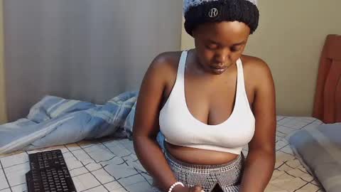 honey_caddy online show from June 27, 2:49 am
