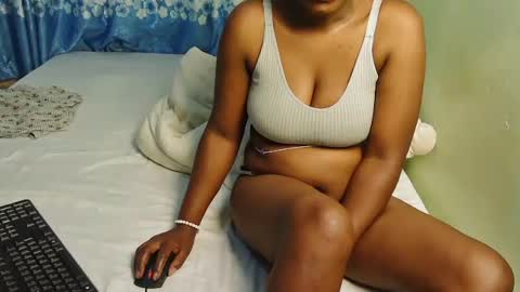 honey_caddy online show from July 5, 4:52 am