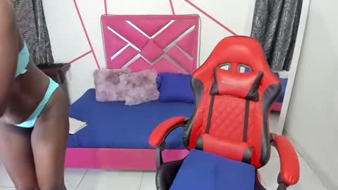 Snapshot of honey_channe chatting on September 30, 5:34 am honey_channe online show from September 30, 5:34 am