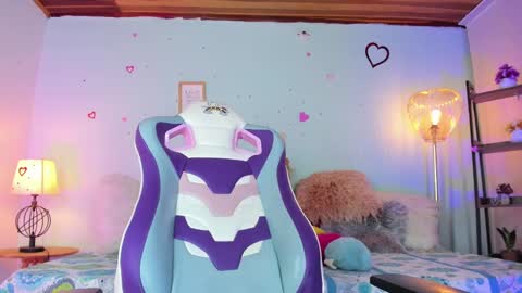 Snapshot of honey_fox01 chatting on December 15, 4:29 am HONEY online show from December 15, 4:29 am