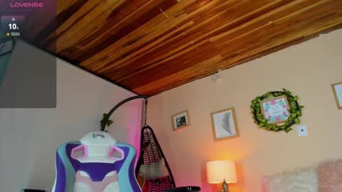 Snapshot of honey_fox01 chatting on March 12, 11:12 pm HONEY online show from March 12, 11:12 pm