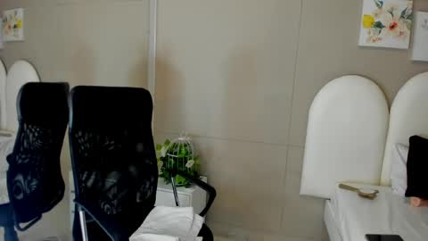 honey_hex_ online show from May 29, 1:31 pm