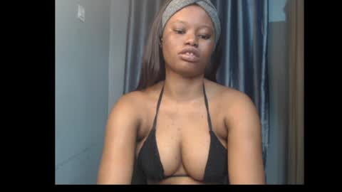 Snapshot of honey_juicydoll chatting on July 18, 7:12 am Sonia online show from July 18, 7:12 am