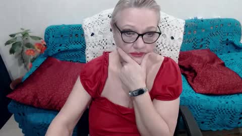 Snapshot of honey_lady_ chatting on February 15, 9:05 am Honey Lady online show from February 15, 9:05 am