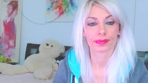 honey_lara online show from January 18, 11:30 pm