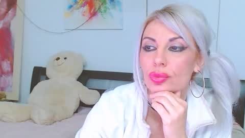 honey_lara online show from February 3, 2:53 am