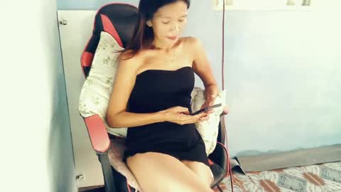 Snapshot of honey_mollyxx chatting on June 23, 11:25 pm honey_mollyxx online show from June 23, 11:25 pm
