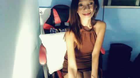 Snapshot of honey_mollyxx chatting on August 3, 11:15 am honey_mollyxx online show from August 3, 11:15 am
