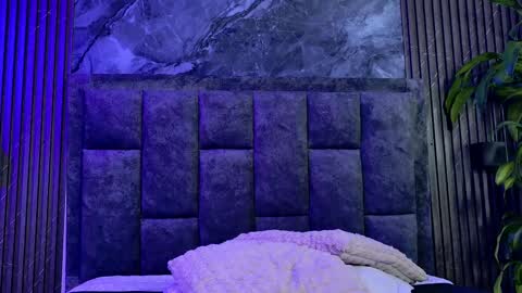 honey_sunn_ online show from October 7, 4:04 pm