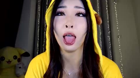 yani  online show from February 7, 9:29 pm