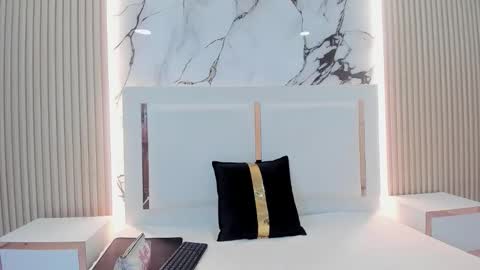 Snapshot of honeyangelh chatting on February 19, 11:50 am honeyangelh online show from February 19, 11:50 am