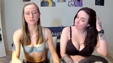 HoneyBeeXx69 online show from June 3, 12:24 am