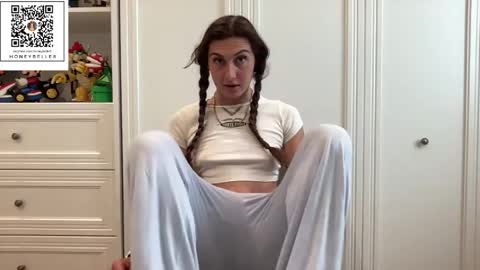 belle brunette online show from May 28, 2:47 pm