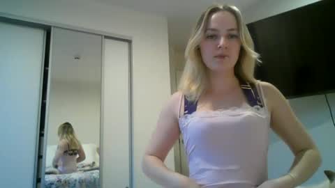 honeyblakex online show from June 15, 4:04 am
