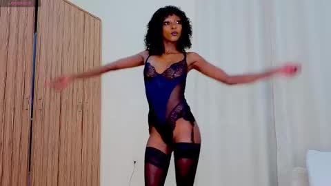 Snapshot of honeybloom_26 chatting on February 4, 4:07 am Keisha online show from February 4, 4:07 am