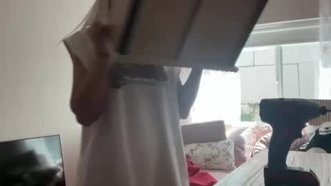 honeybun_z online show from October 2, 11:45 pm