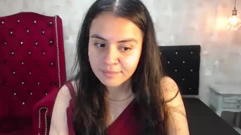 Snapshot of honeybuu_ chatting on April 29, 2:21 pm Emily online show from April 29, 2:21 pm