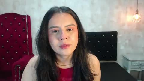 Snapshot of honeybuu_ chatting on April 30, 3:07 pm Emily online show from April 30, 3:07 pm