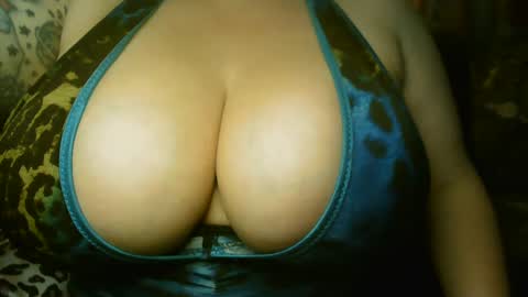 honeychambers online show from September 12, 10:21 pm