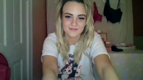 Snapshot of honeydrippinbunny chatting on February 19, 5:16 am HoneyDrippinBunny online show from February 19, 5:16 am