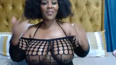 honeyglow_ online show from August 6, 7:16 pm