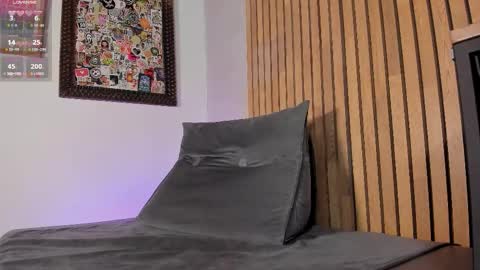 Sofia independent model online show from February 24, 11:52 am