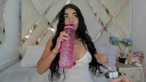 honeyht online show from May 30, 12:35 pm