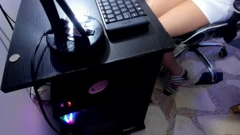 Snapshot of honeyluxe_ chatting on May 7, 5:35 am HONEY LUXE online show from May 7, 5:35 am