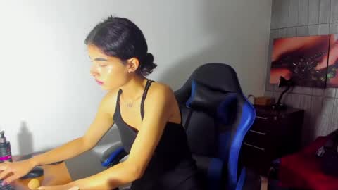 Snapshot of honeyluxe_ chatting on June 6, 4:17 am HONEY LUXE online show from June 6, 4:17 am