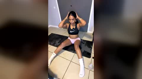 Snapshot of honeyrayxx chatting on July 21, 6:27 am honeyrayxx online show from July 21, 6:27 am