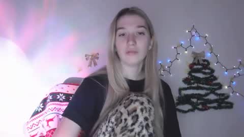 Snapshot of honeyveil chatting on January 6, 1:04 pm honeyveil online show from January 6, 1:04 pm