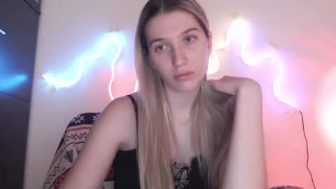 Snapshot of honeyveil chatting on March 25, 2:34 pm honeyveil online show from March 25, 2:34 pm