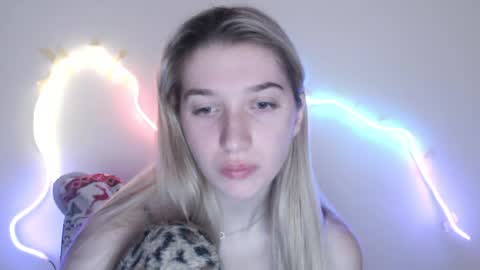 Snapshot of honeyveil chatting on June 10, 1:43 pm honeyveil online show from June 10, 1:43 pm